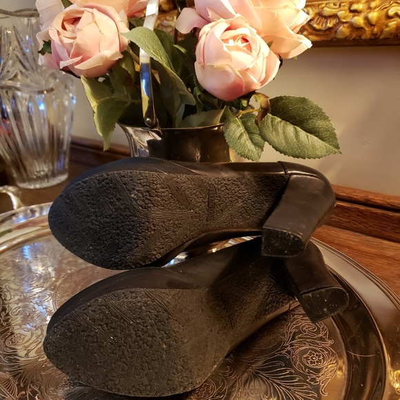 Shoes - Picture 4 of 4